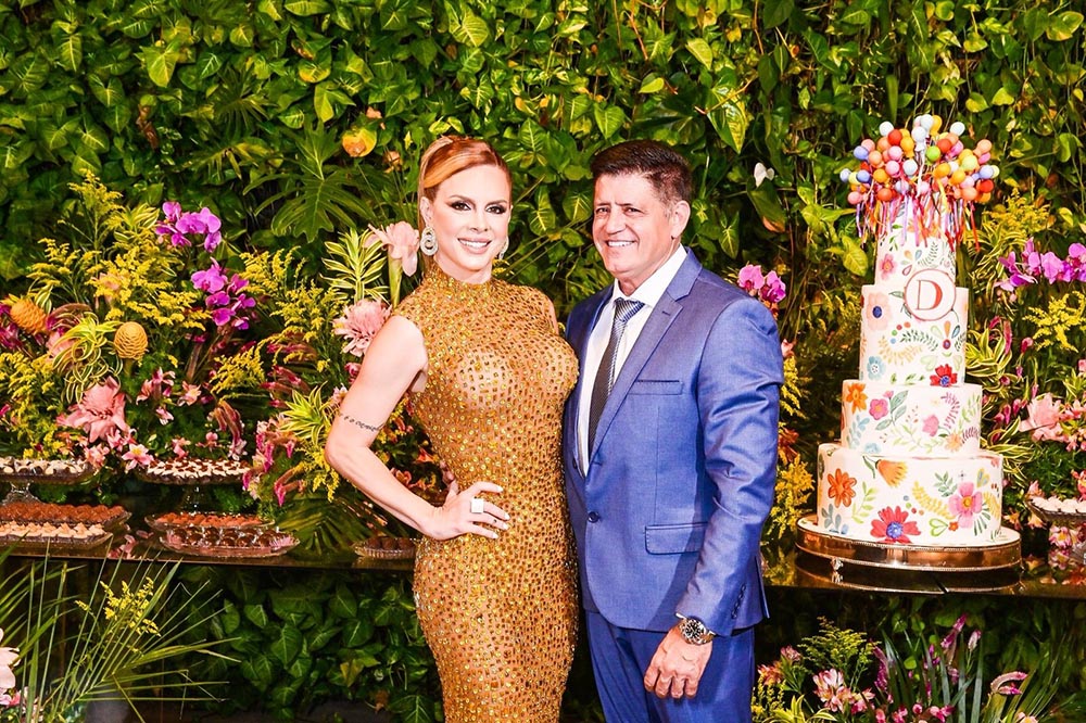 A linda aniversariante com o marido Juninho Santos