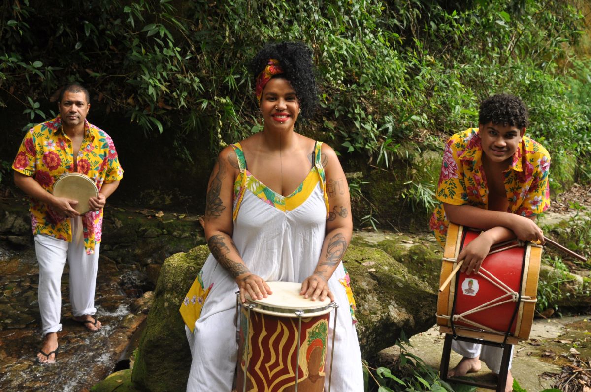 Negadeza e grupo Rala Coco. Foto divulgação.