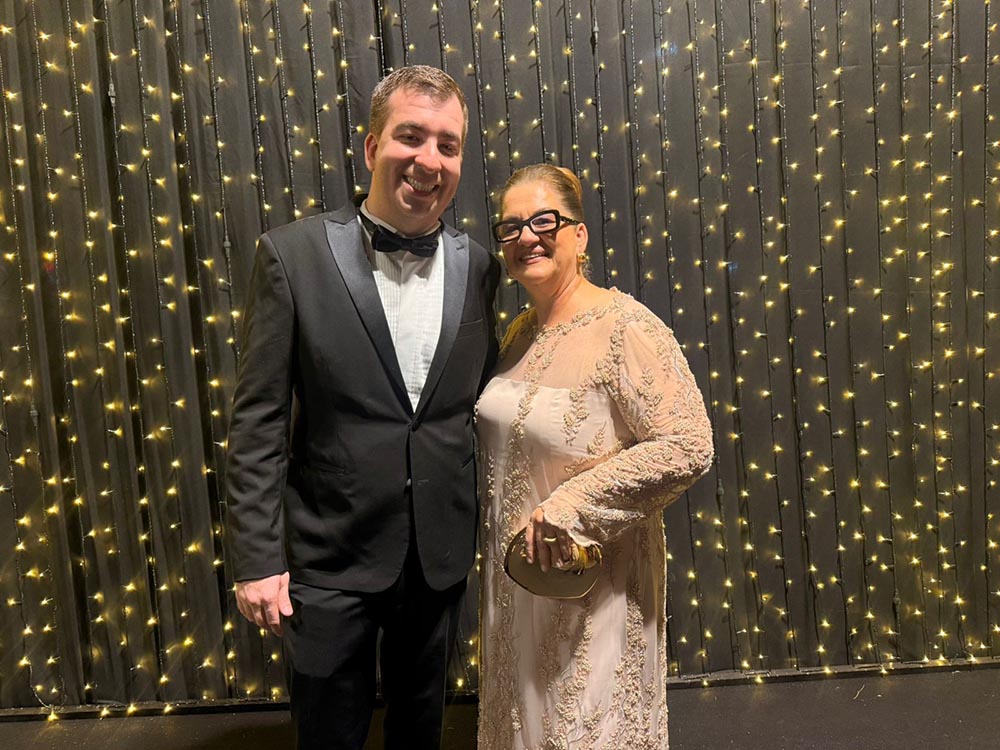 Arthur e a mãe Bernadeth Bayerl