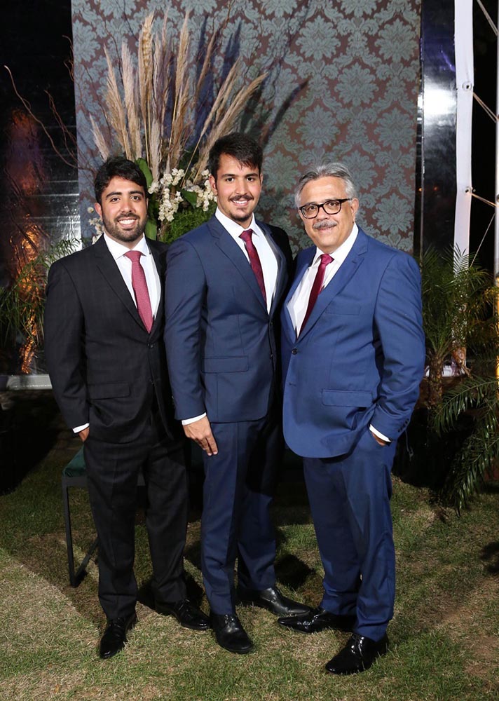 Ariosto Neto e Arthur Schwab com o pai, Ariosto Santos