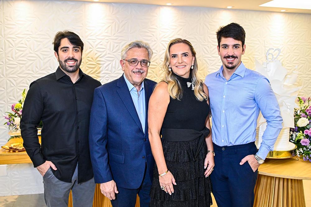 Dr. Ariosto com os filhos e a esposa Shirley