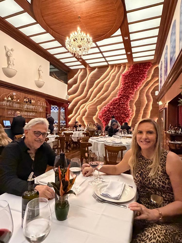 Ariosto Santos com a esposa Shirley em momento relax